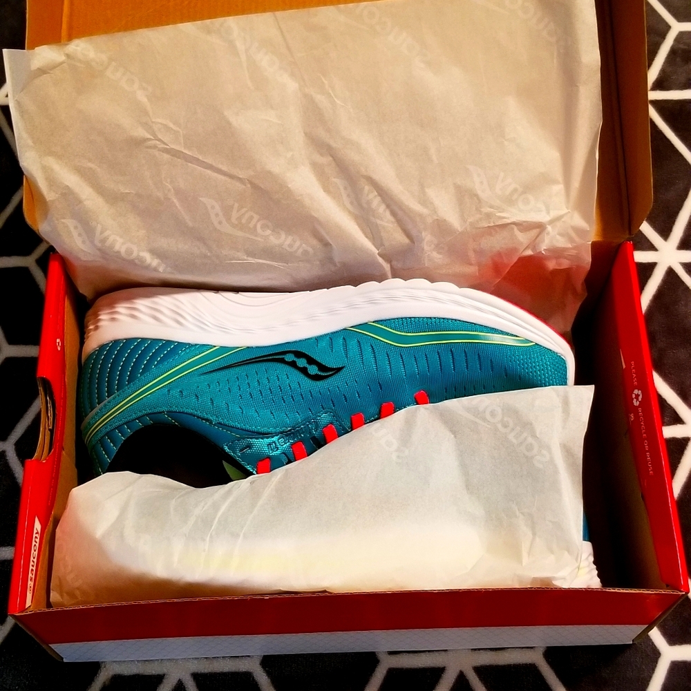 Saucony shoes (9M) NWB